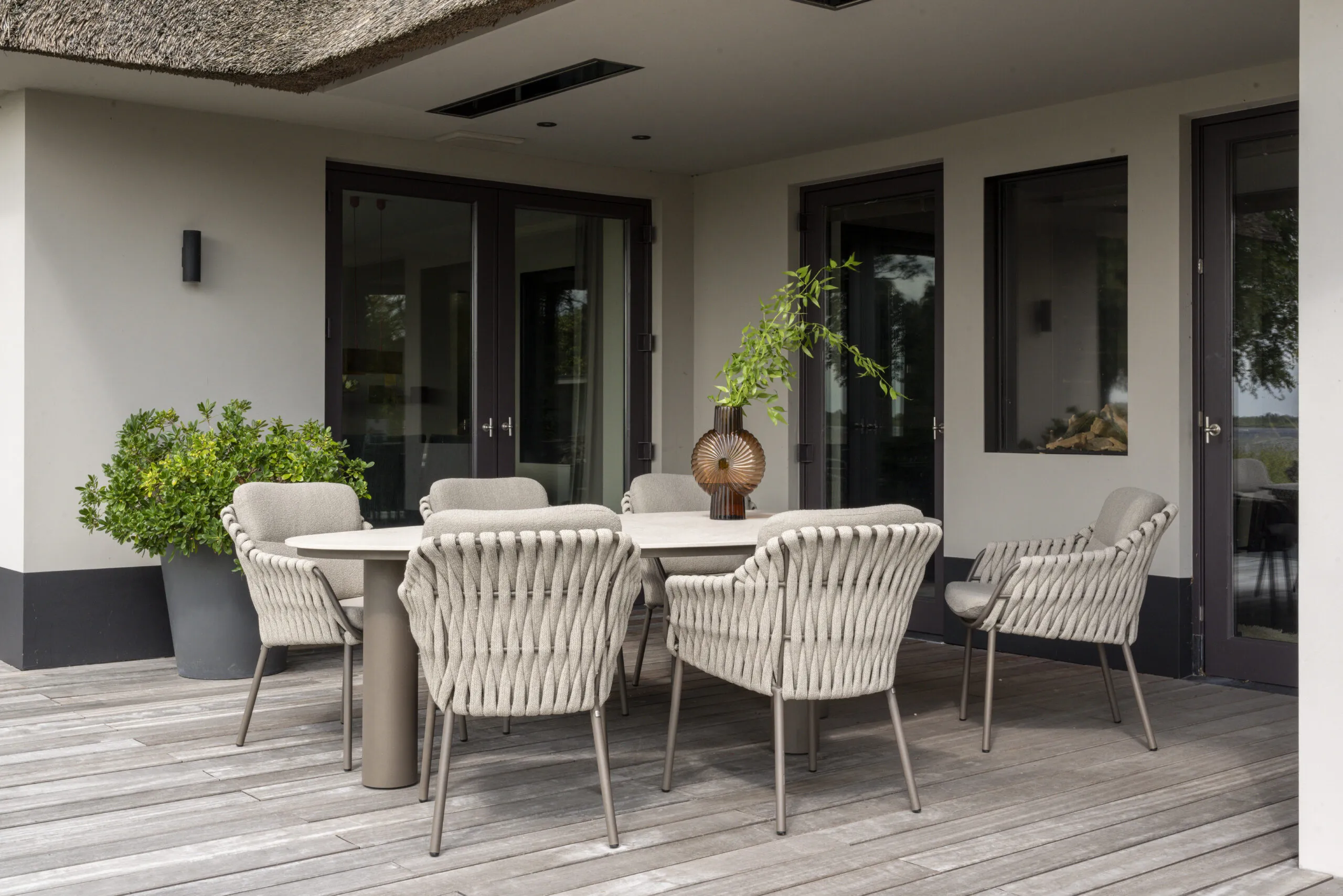 Montera Dining Set mit Arizona Pebble Tisch