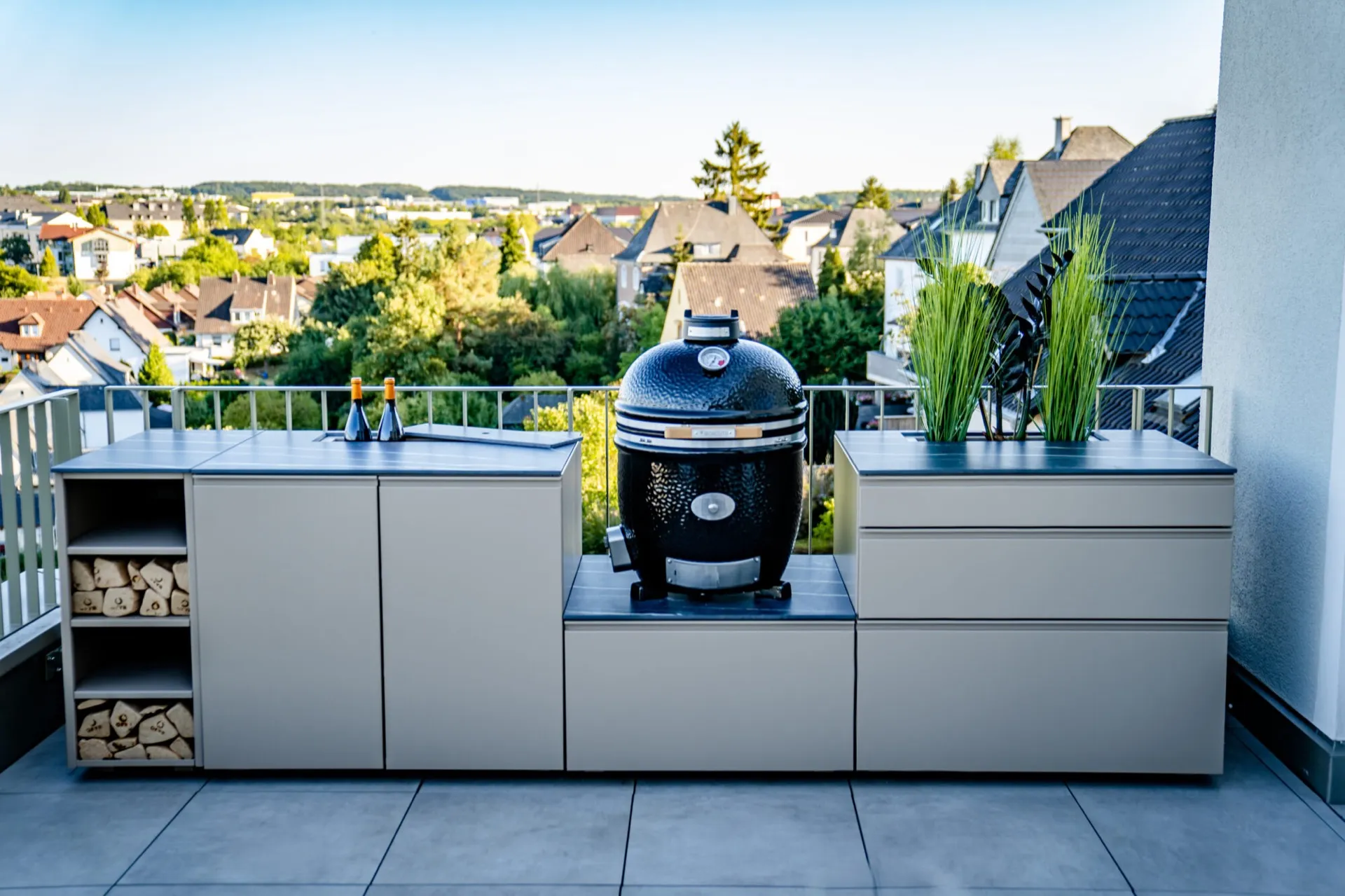 Outdoor-Kochinsel mit Stauraum