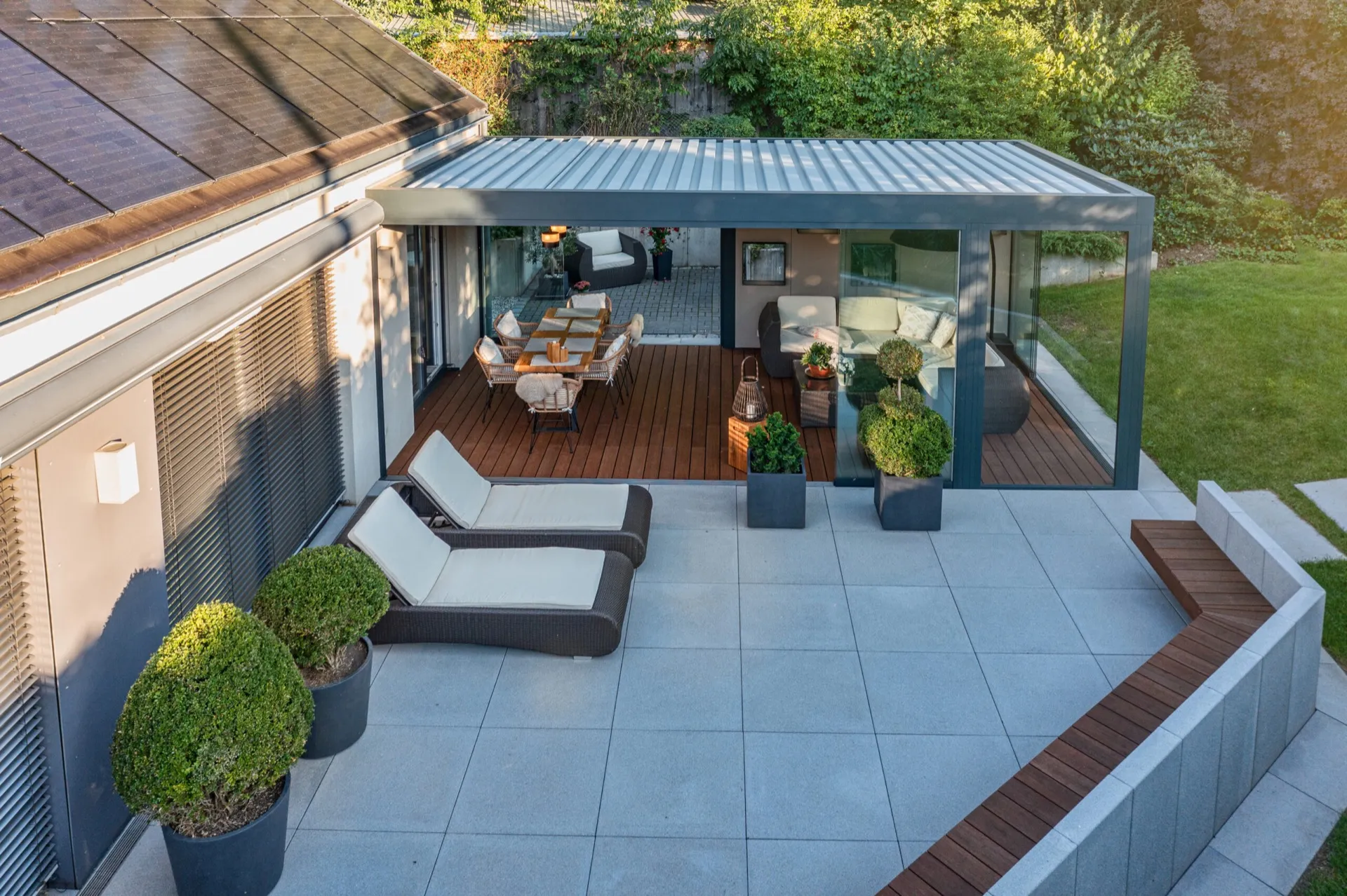 Design-Terrassenüberdachung mit Glas, Licht & Entertainment in Chemnitz – Bild 8