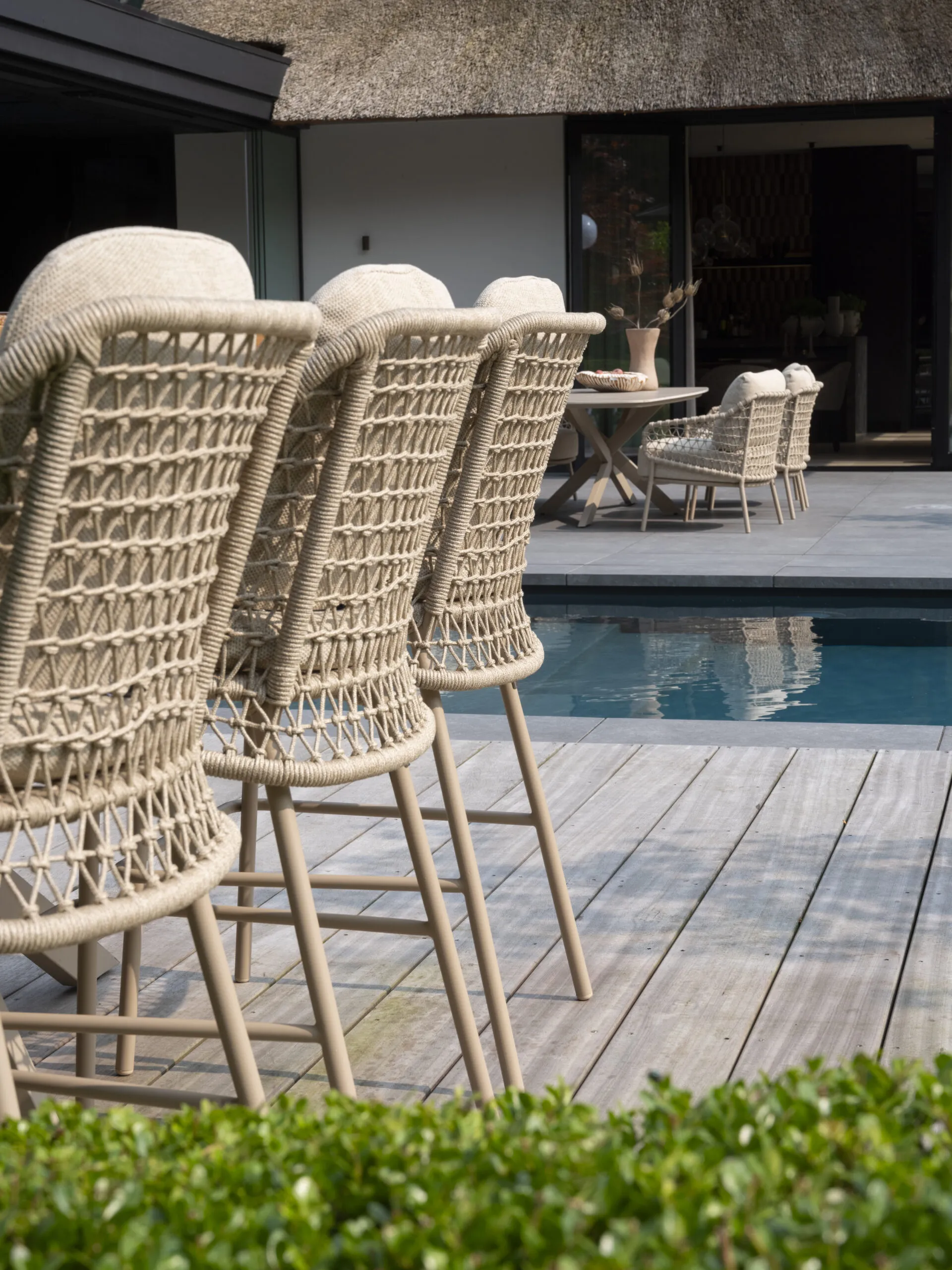 Tramonti Bar Set mit Prado Tisch am Pool