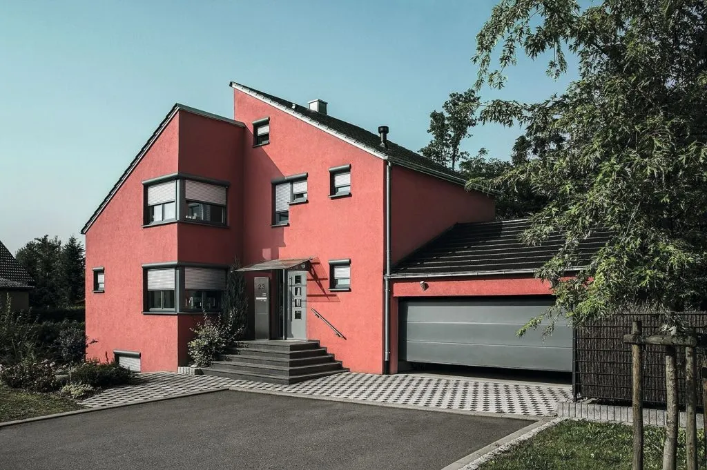 ROMA Rollladen an einem modernen Einfamilienhaus