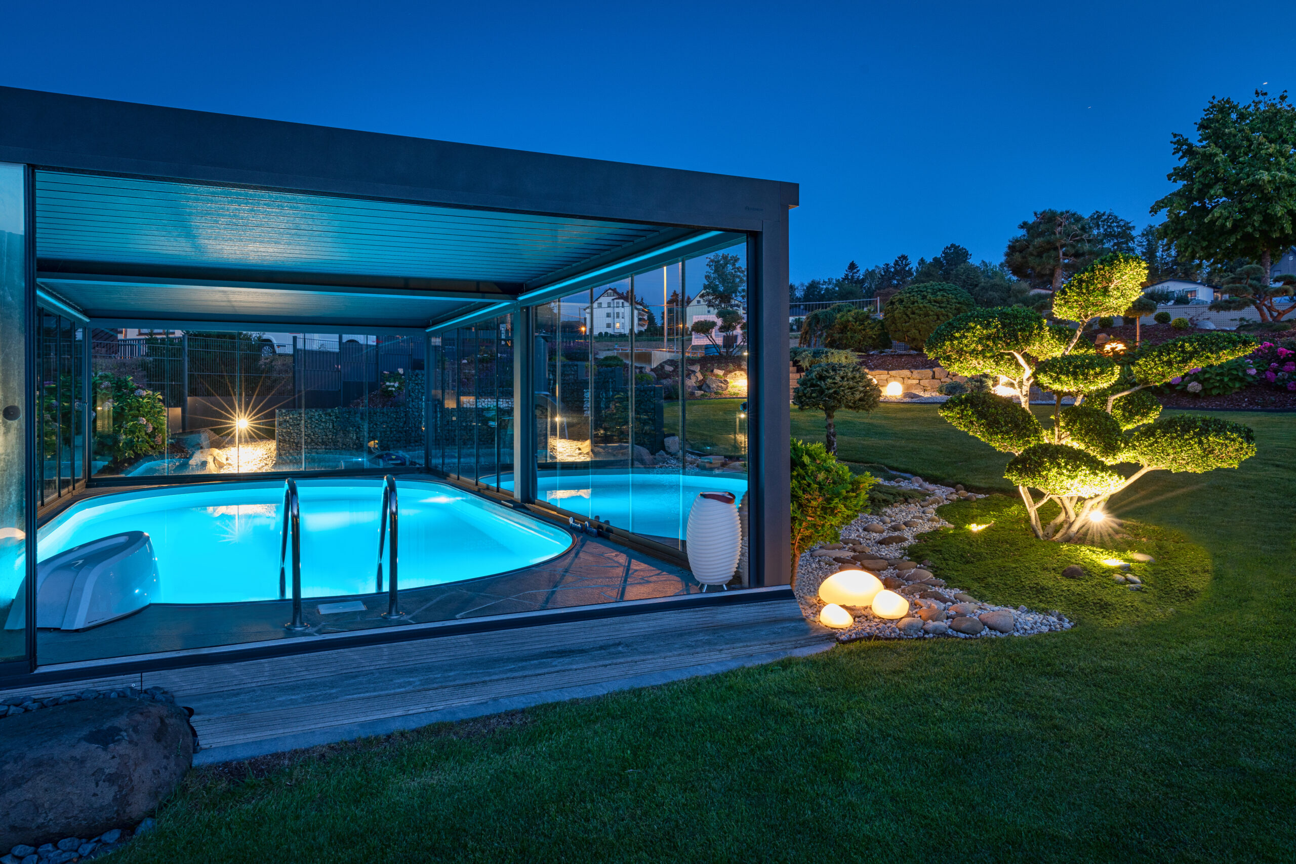 ROLLO VOIGT - Poolüberdachung mit Lamellendach und Glasschiebeelementen in Chemnitz 1 ROLLO VOIGT